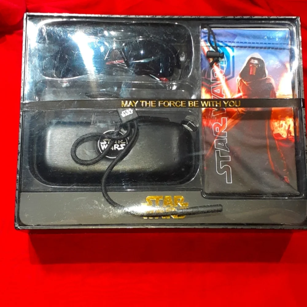 COPY - STAR WARS SUNGLASSES. - Picture 1 of 5
